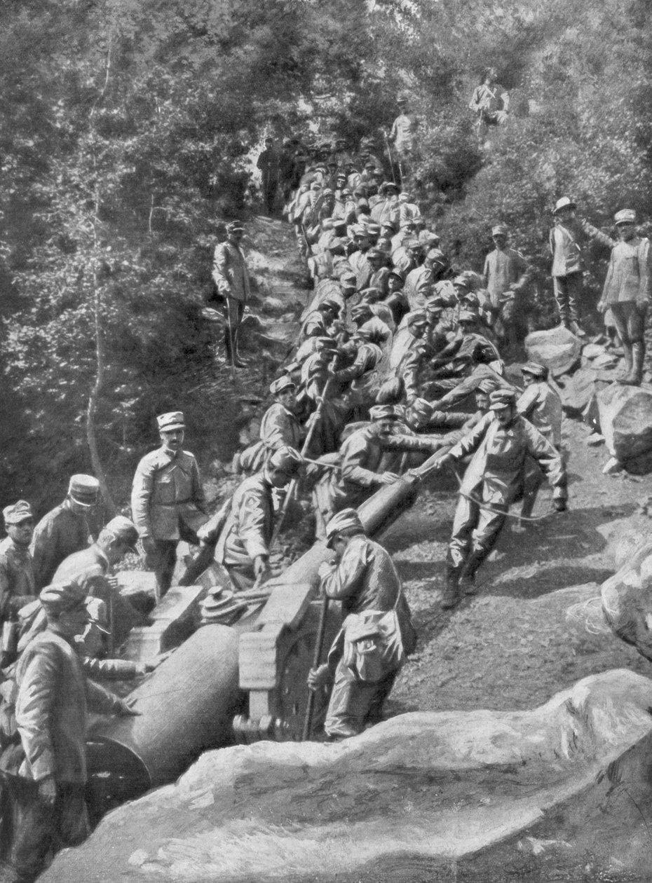 1915年，一战第二次伊森佐战役，由600名士兵拉动的大炮 作者 不明