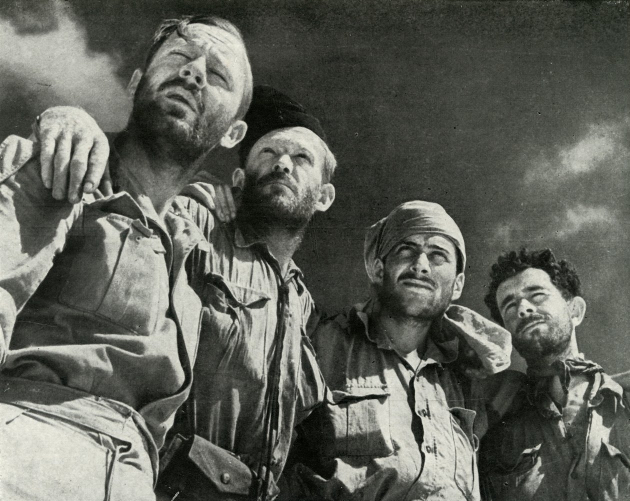 当德国人向Alamein进发时，这四个人进入了1942年1943年到1943年的英国防线 作者 不明