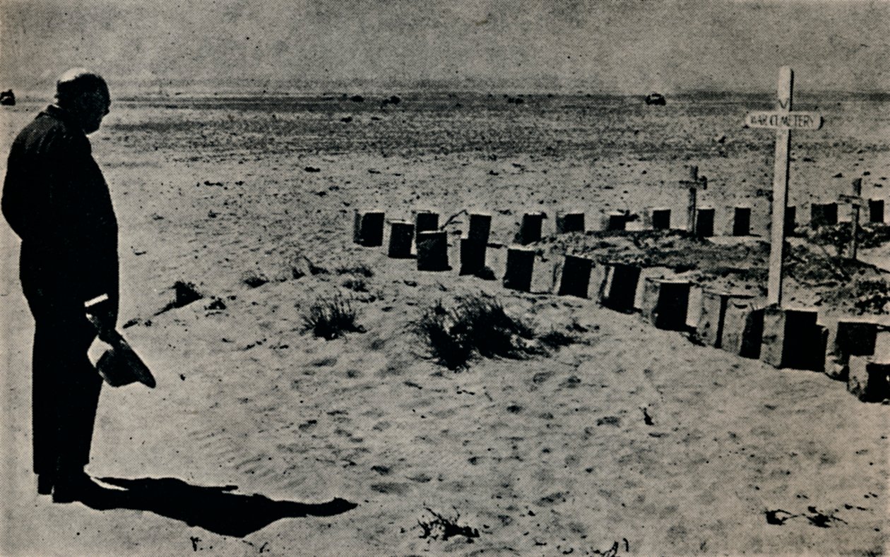 1942年，1945年在埃及战场公墓。 作者 不明