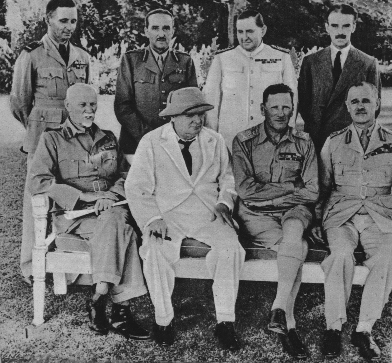 在埃及的前线：1942年，开罗的丘吉尔先生与中东战争委员会成员 作者 不明