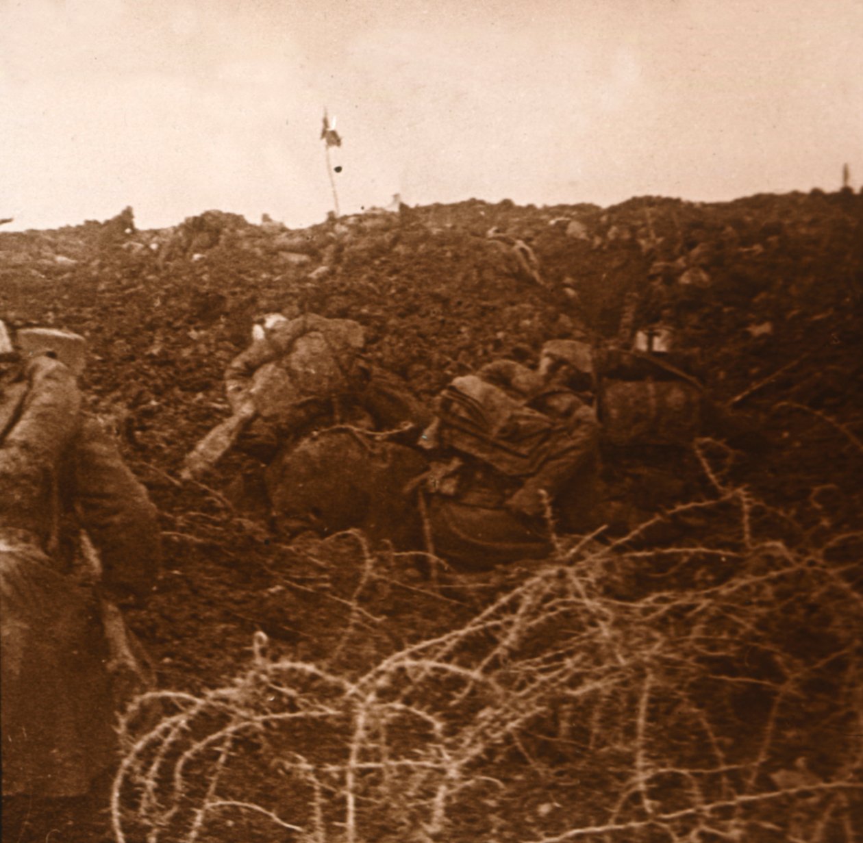 1915年，法国北部的勒阿帕格斯，攻击 作者 不明
