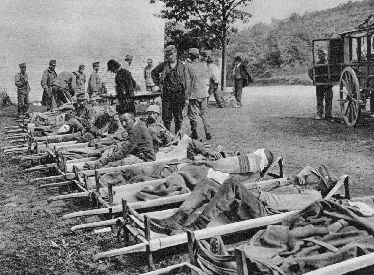奥地利士兵在前往医院的路上，伊松佐战役，第一次世界大战，1915年 作者 不明