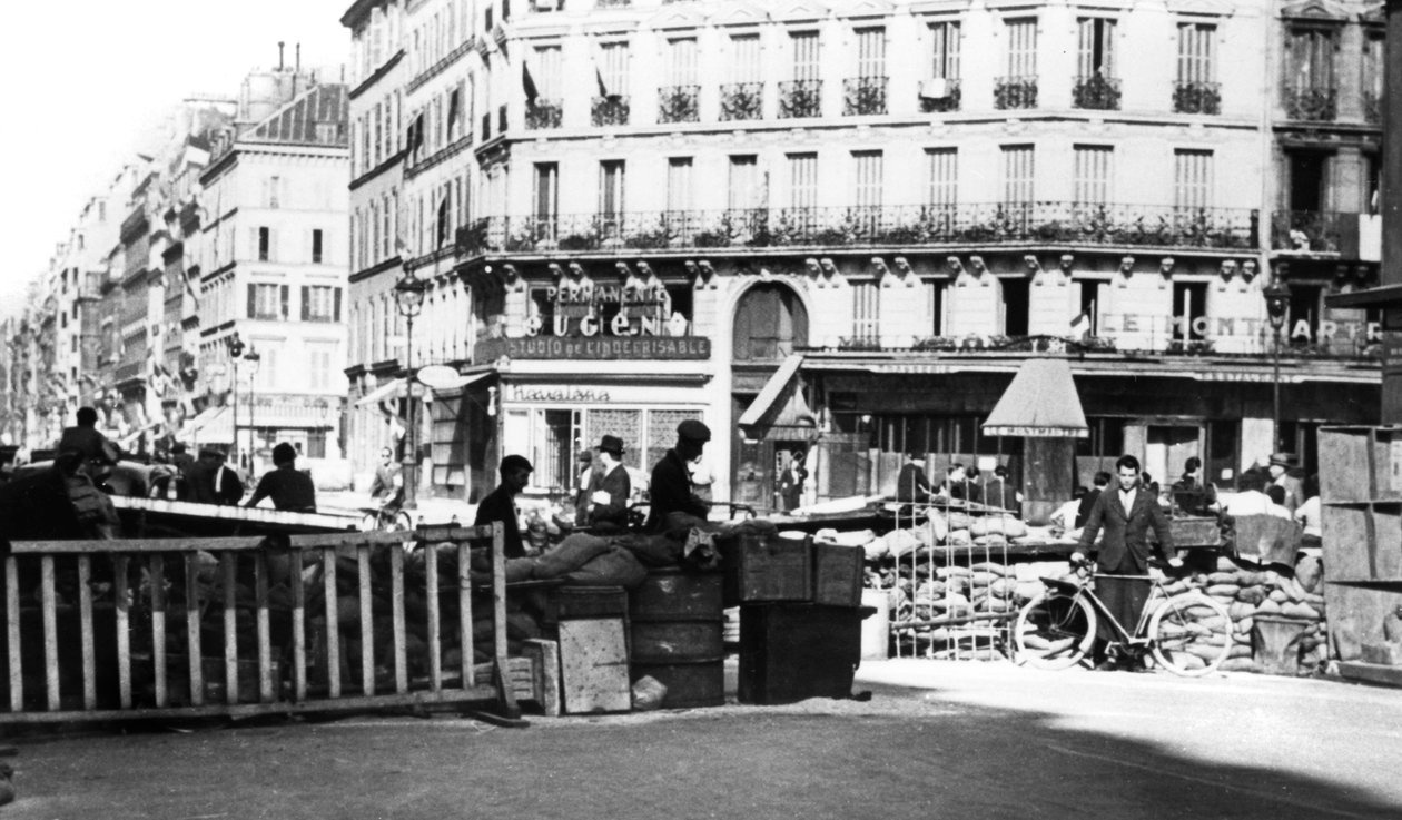1944年8月，解放巴黎的Chateaudun街路障 作者 不明
