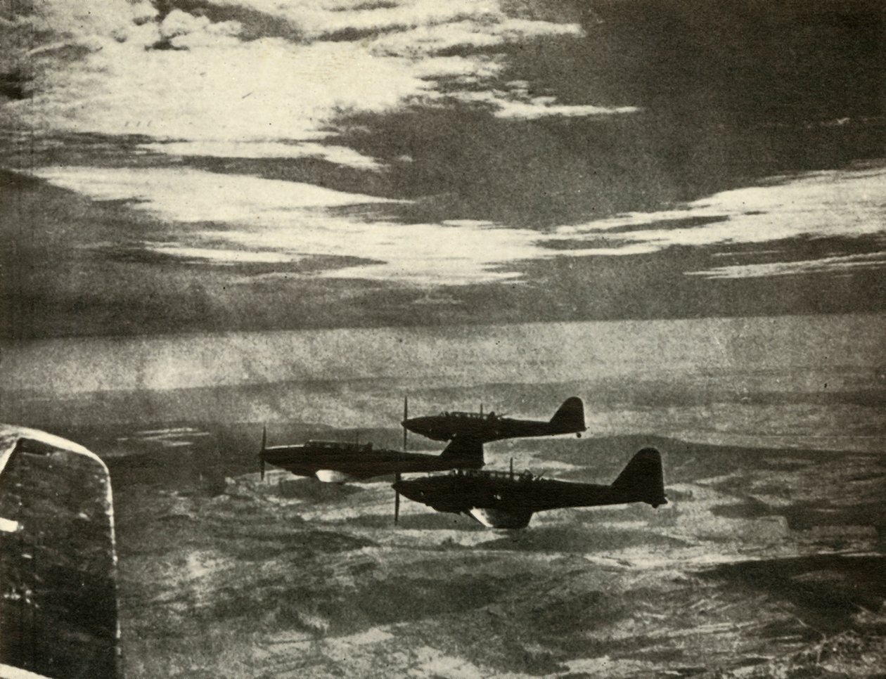 1939年至1940年，1941年的突袭归来战斗。 作者 不明