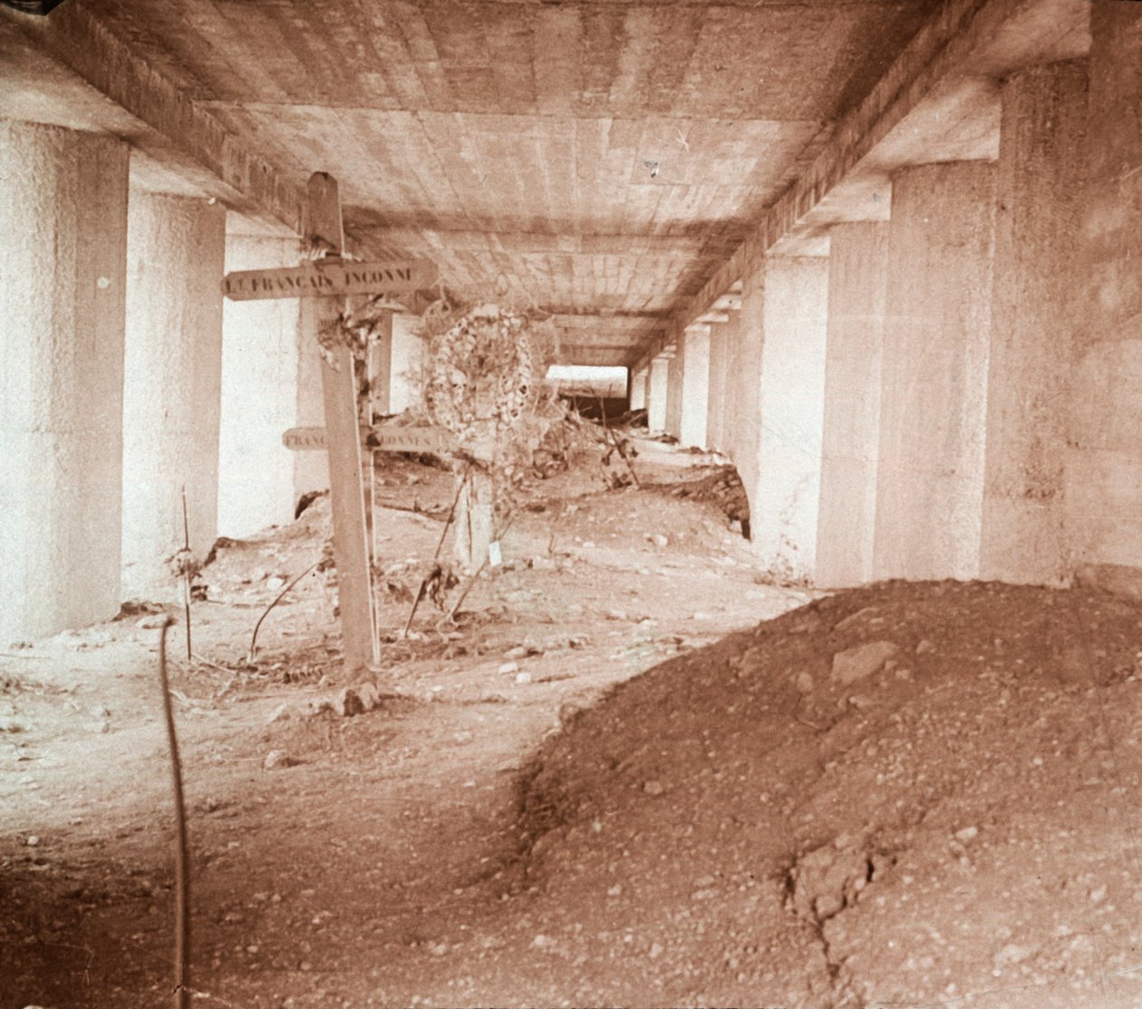 法国北部凡尔登的刺刀海沟，c1916-c1918。 作者 不明