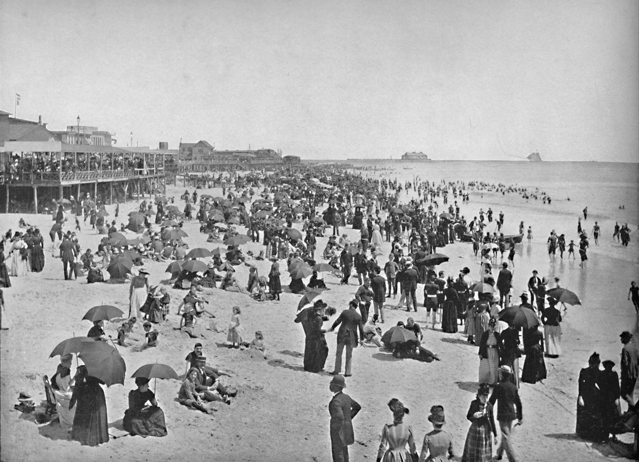 大约在1897年，在新泽西州大西洋城的海滩。 作者 不明