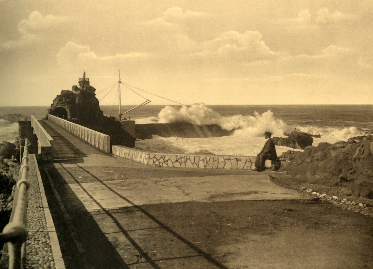比亚里兹（Biarritz）-处在恶劣天气下的处女岩，c1930年。 作者 不明