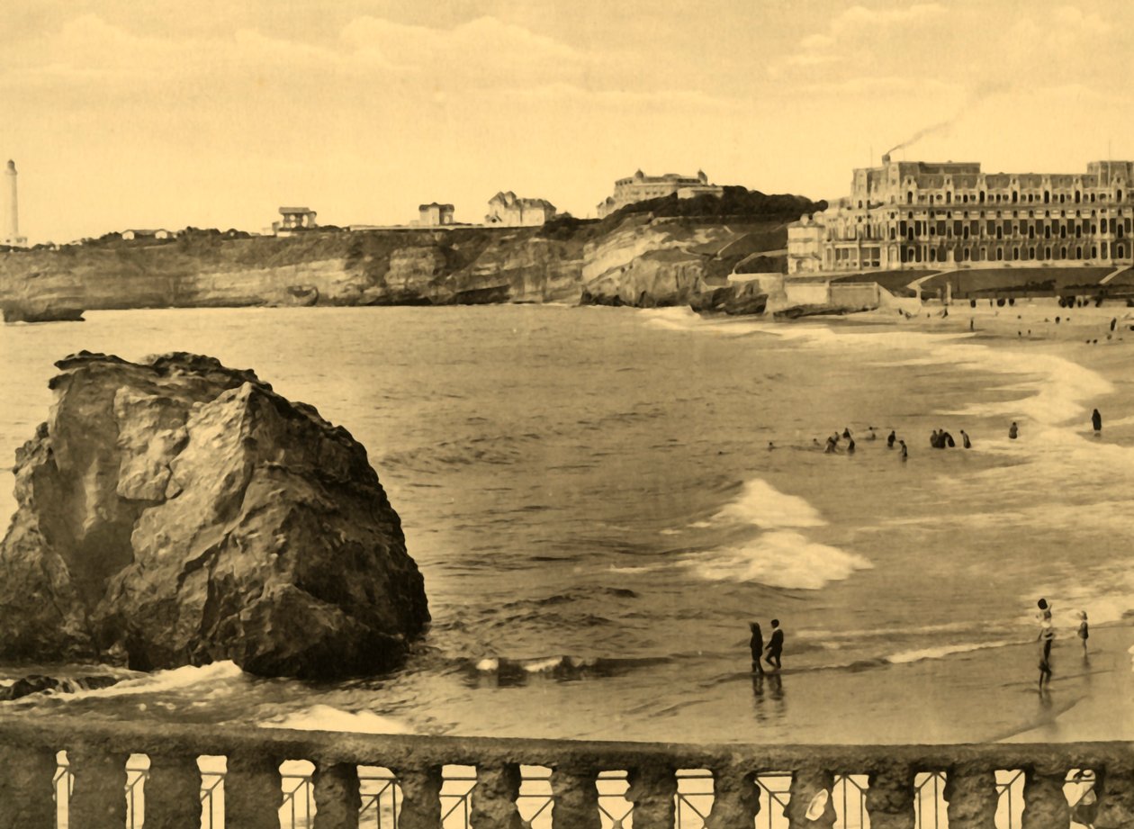 比亚里兹（Biarritz）-巴黎宫和拜拜饭店（Hotel du Palais et la Baie），建于1930年。 作者 不明