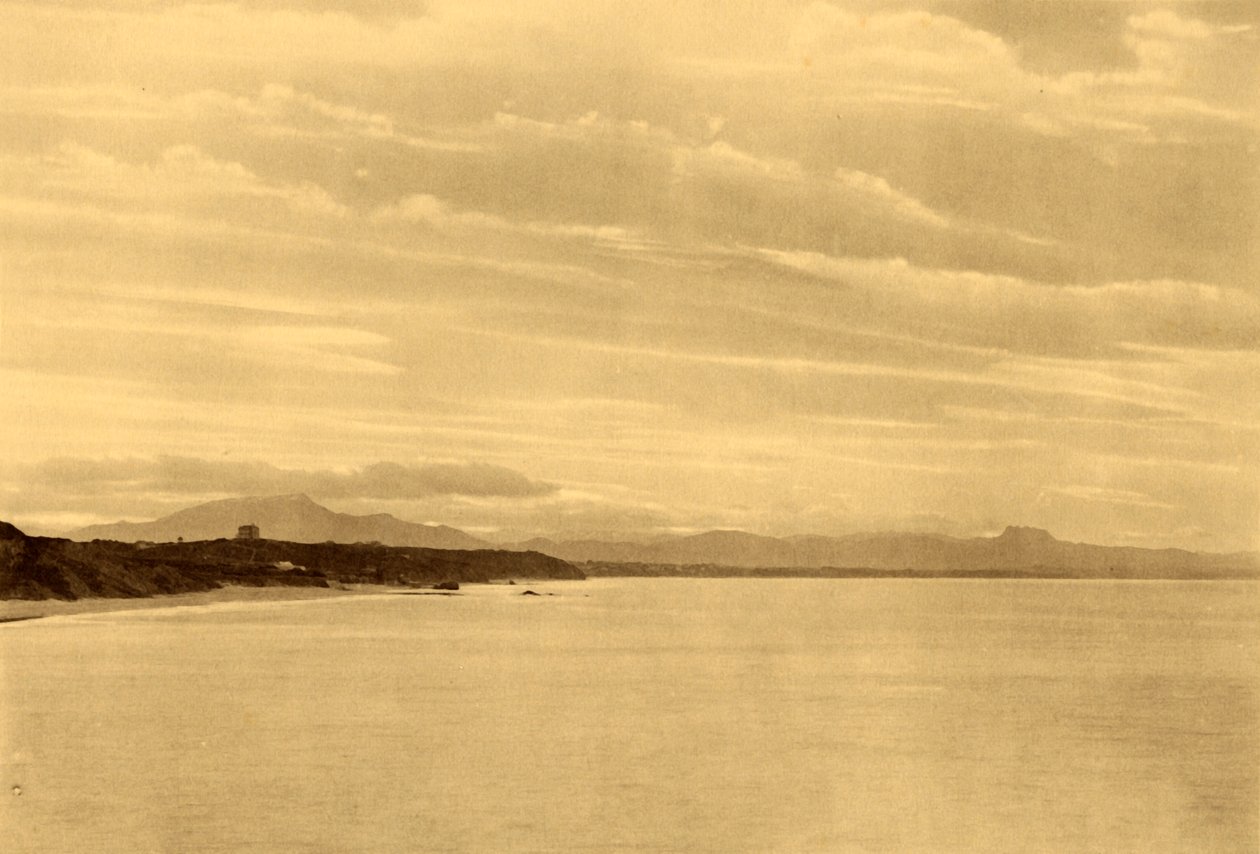 比亚里茨（Biarritz）-比利牛斯山上的凉鞋（Chaine des Pyrenees），建于1930年。 作者 不明