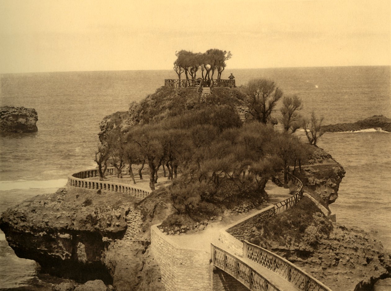 比亚里兹（Biarritz）-巴斯塔岩石（Cock of Basta），建于1930年。 作者 不明