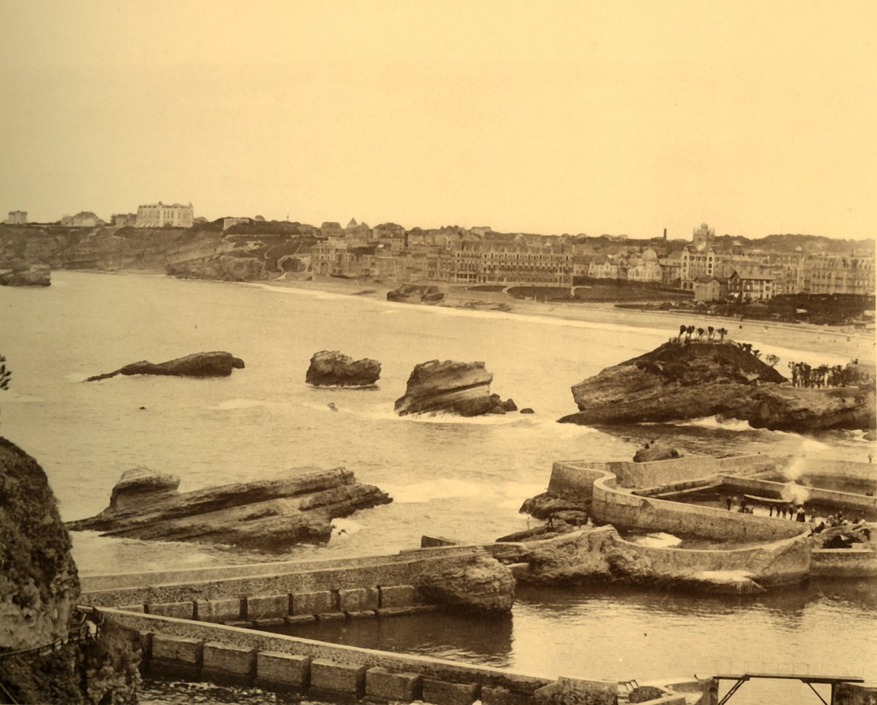 比亚里茨（Biarritz）-概述取自Altaay，建于1930年。 作者 不明