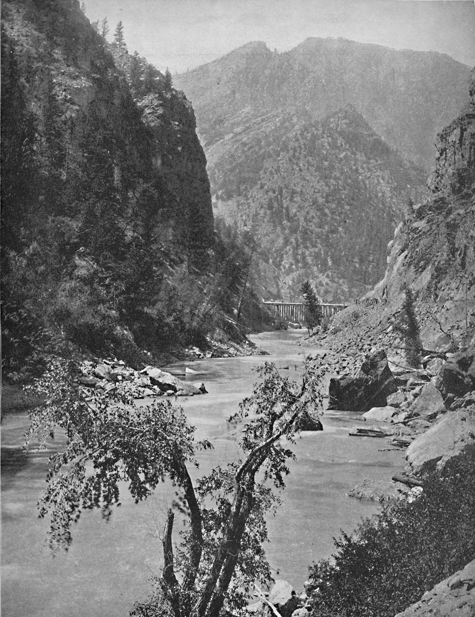 甘尼森黑峡谷，科罗拉多州，约1897年。 作者 不明