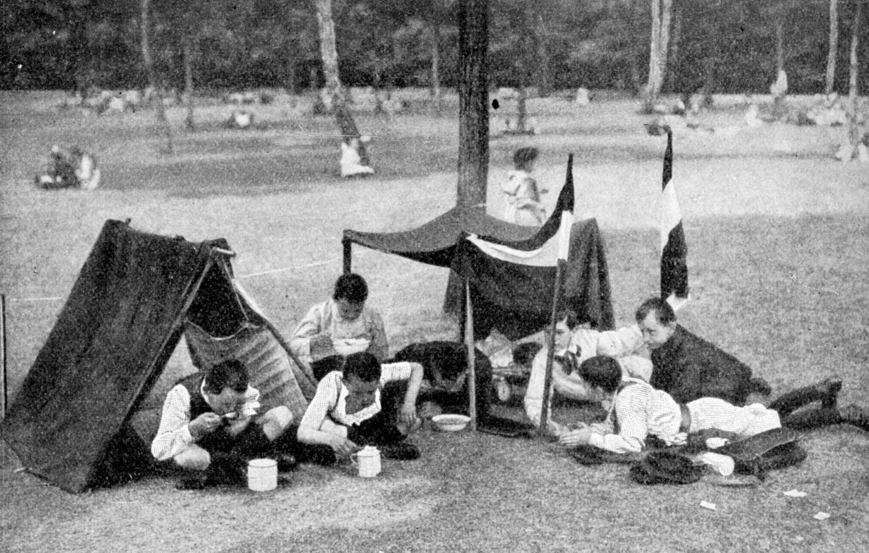 男孩露营，德国柏林，1922年 作者 不明