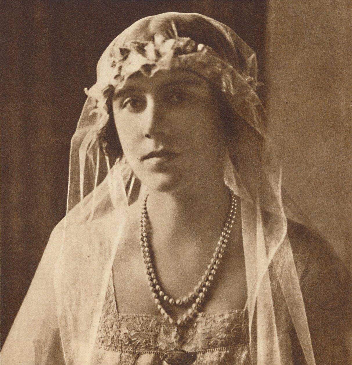 玛丽公主与子爵·拉塞勒斯（Viscount Lascelles）婚礼上的伴娘，1922年，1937年 作者 不明