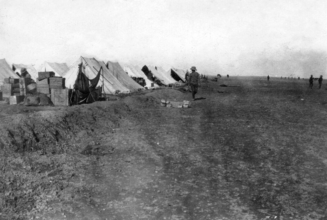 1918年在巴格达附近的英国15 RWR营地 作者 不明