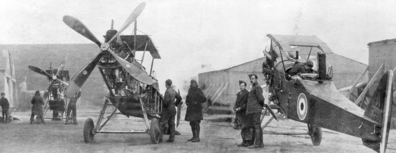 英国皇家飞行队飞机正在维修，c1916 作者 不明