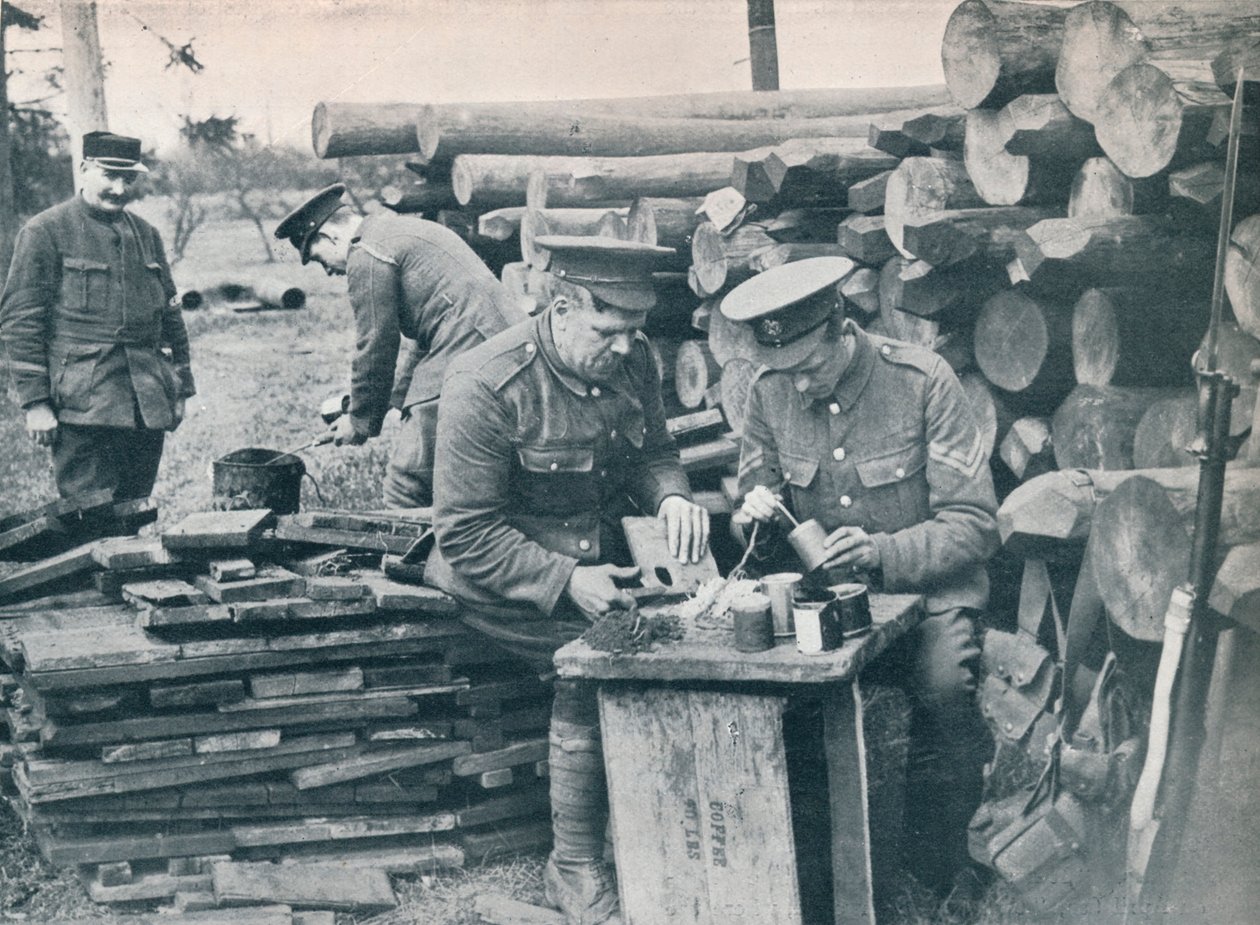 远征军的英国工程师用烟草罐制造手榴弹，c1914 作者 不明