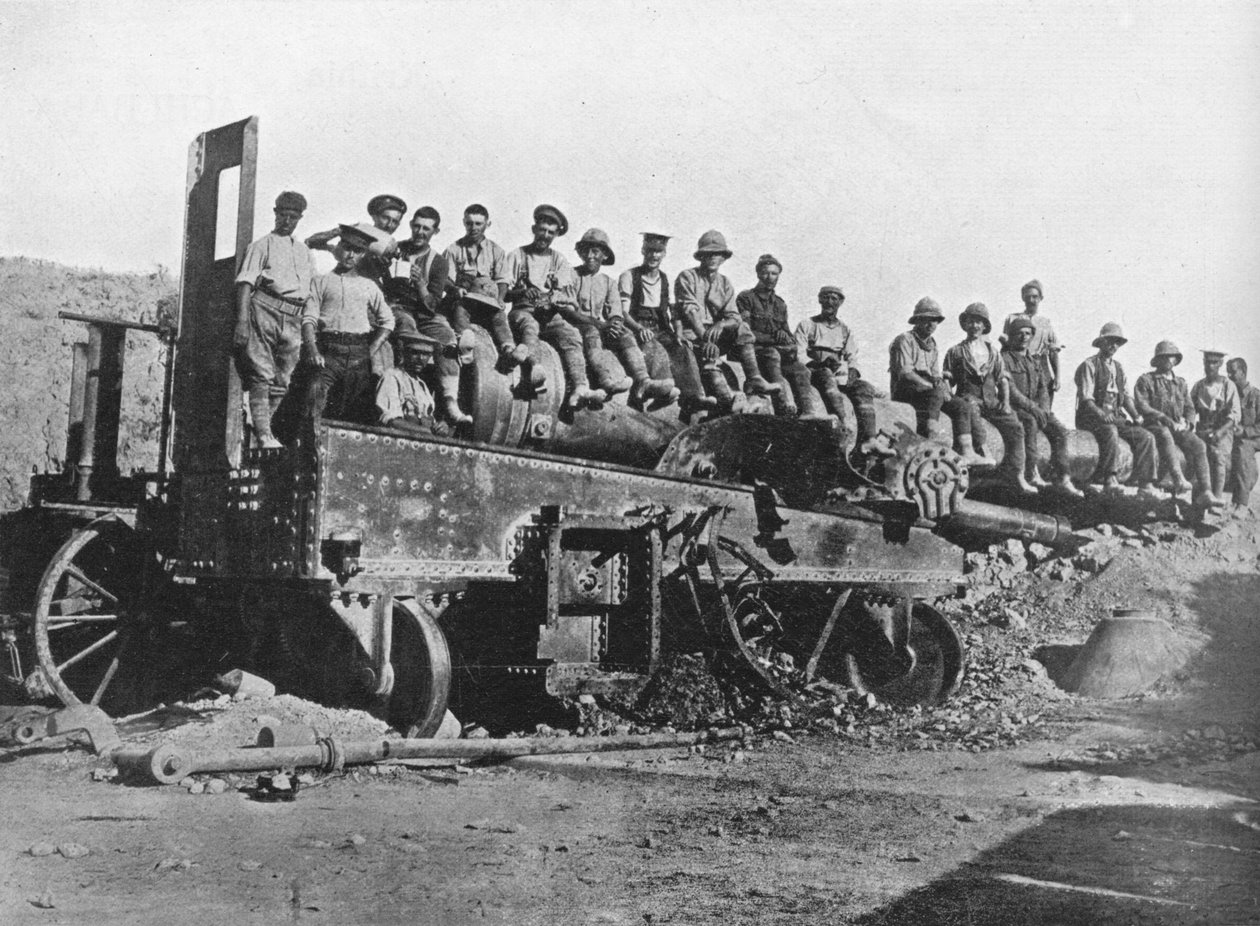 1915年，英国士兵拿着残破的土耳其枪 作者 不明