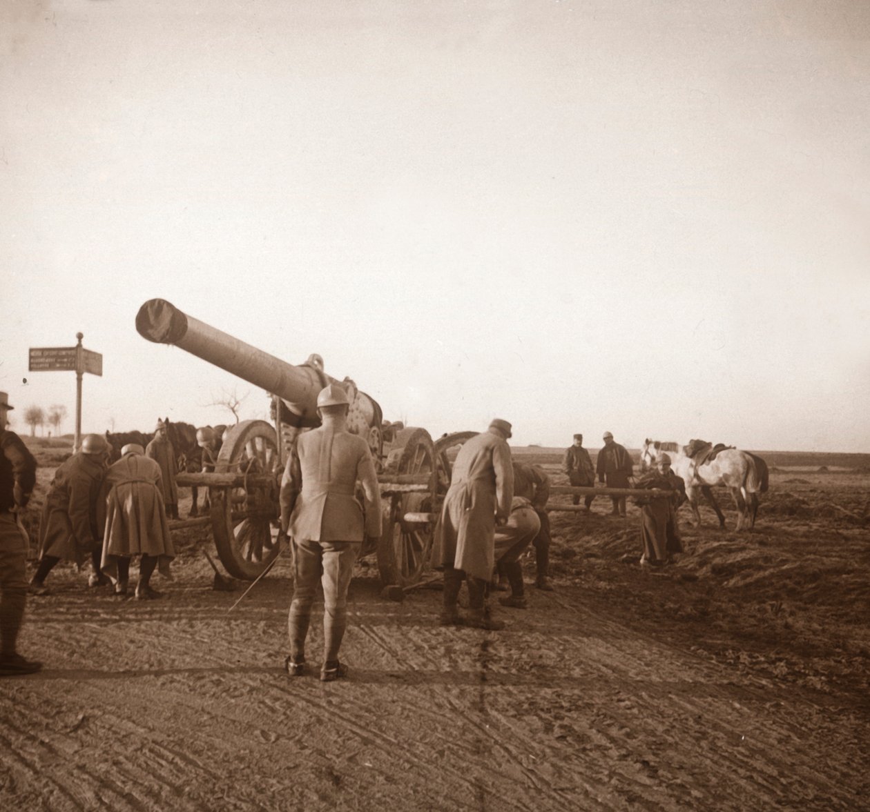 破碎的重型火炮，法国北部索姆镇，c1914-c1918 作者 不明