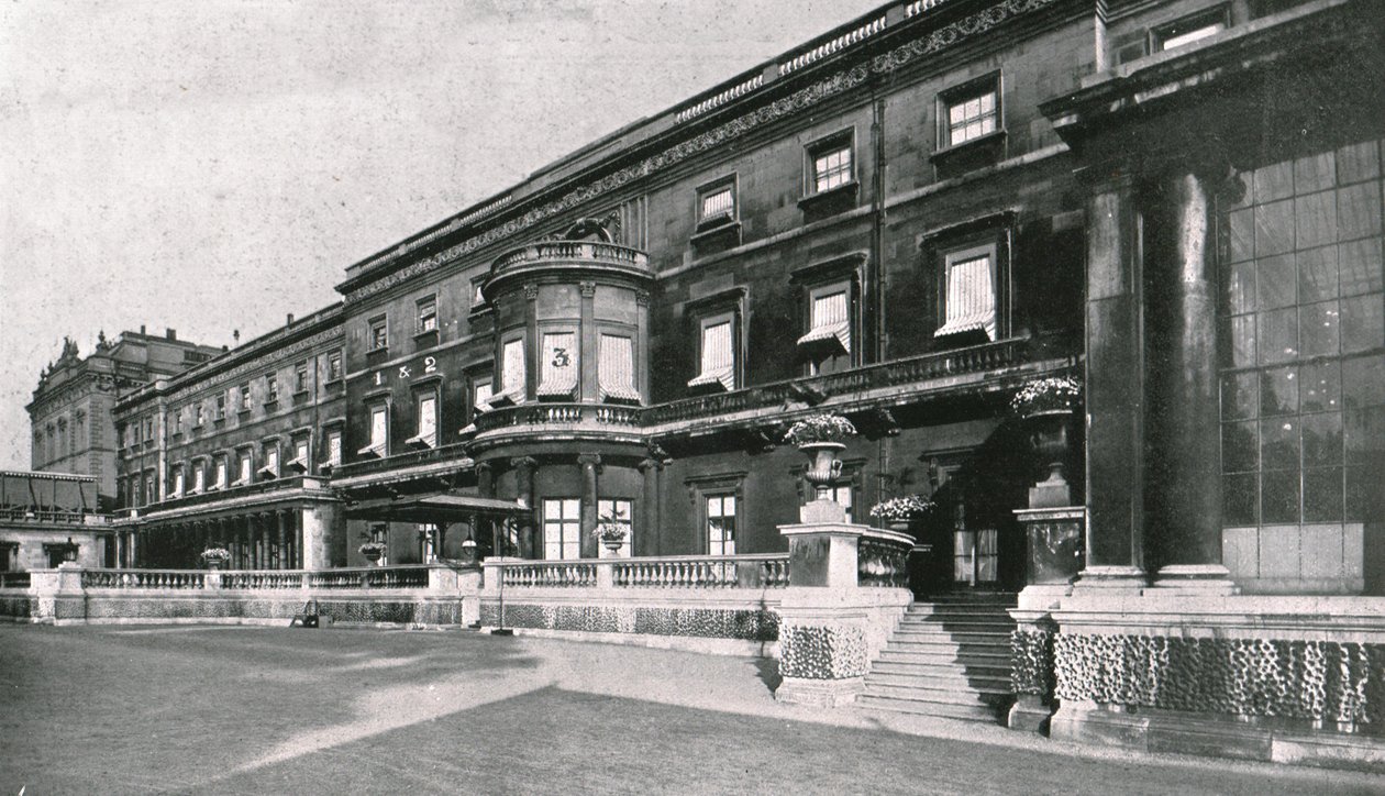 白金汉宫...显示了国王去世的房间，1910年。 作者 不明