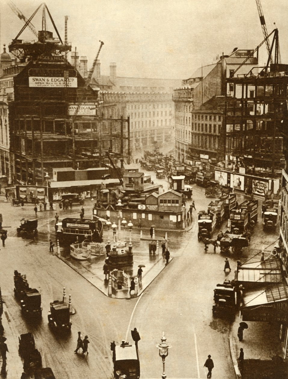 1926年，1935年在伦敦的皮卡迪利广场上进行建筑工作。 作者 不明