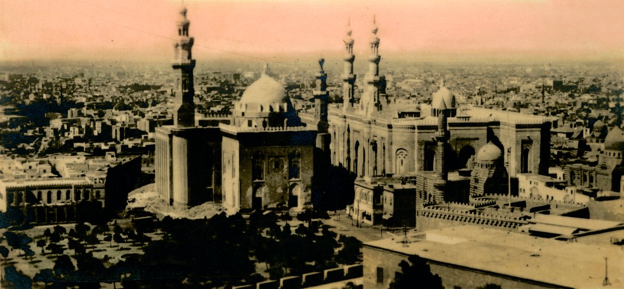 开罗：全景和苏丹哈桑清真寺（c1918-c1939）。 作者 不明
