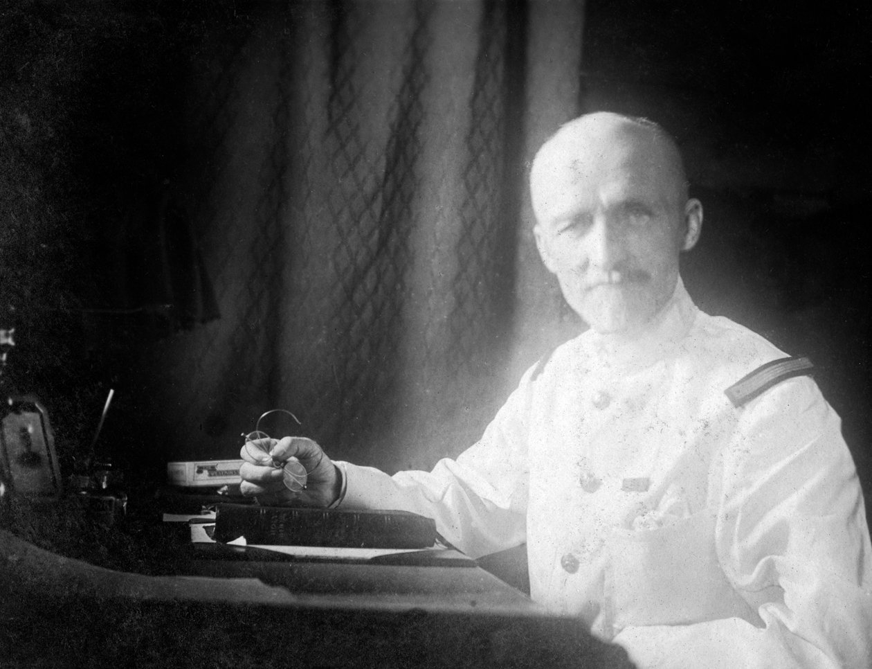 HMT Egra的Carre上尉，1917年 作者 不明