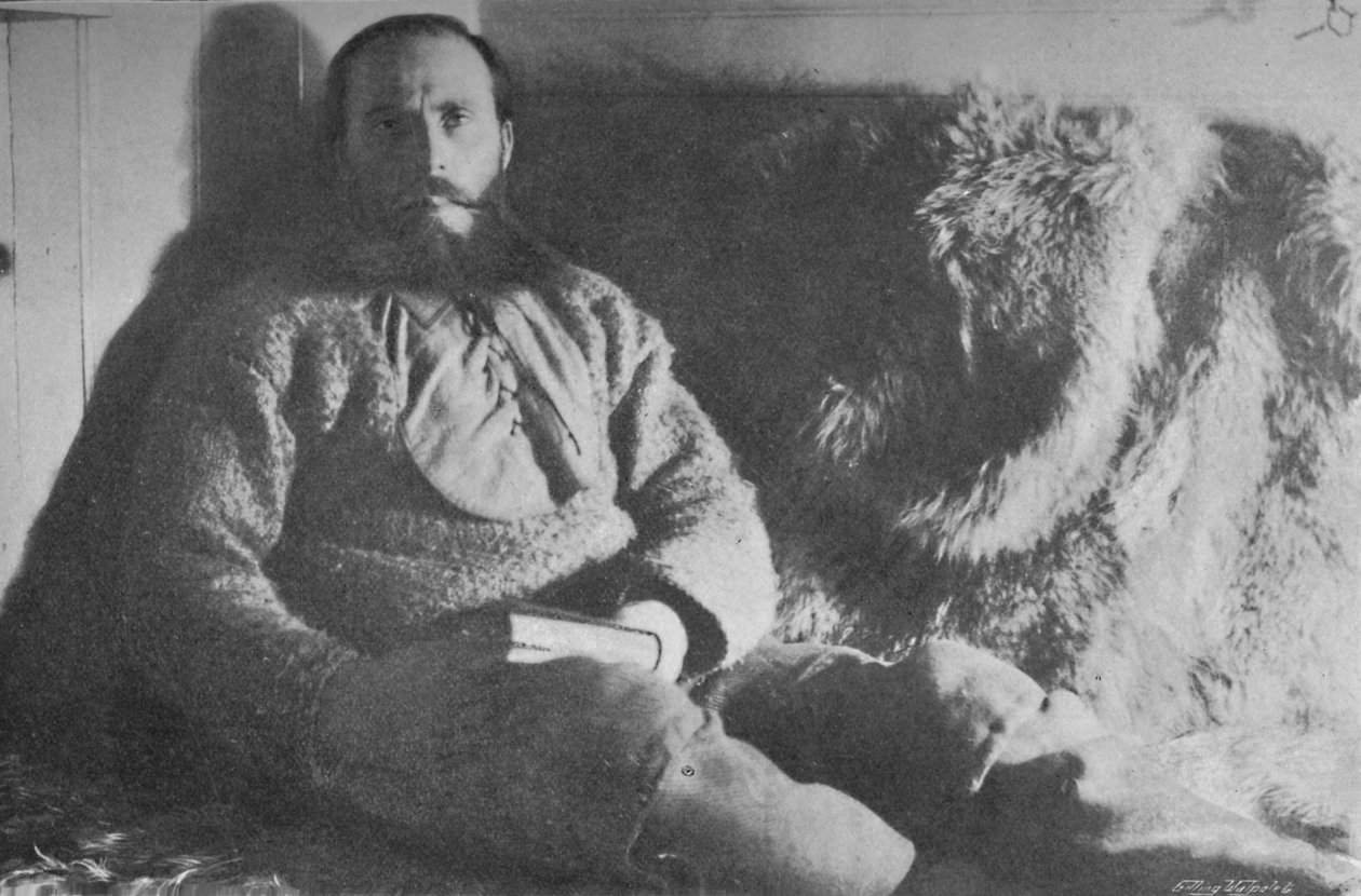 斯维尔德鲁普上尉在他的小屋里，1895年，1897年 作者 不明