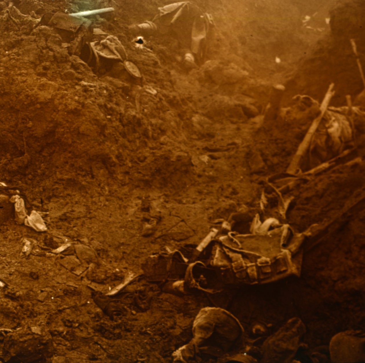 被占领的敌人战trench，法国北部的莱斯阿帕格斯（LesÉparges），1915年。 作者 不明
