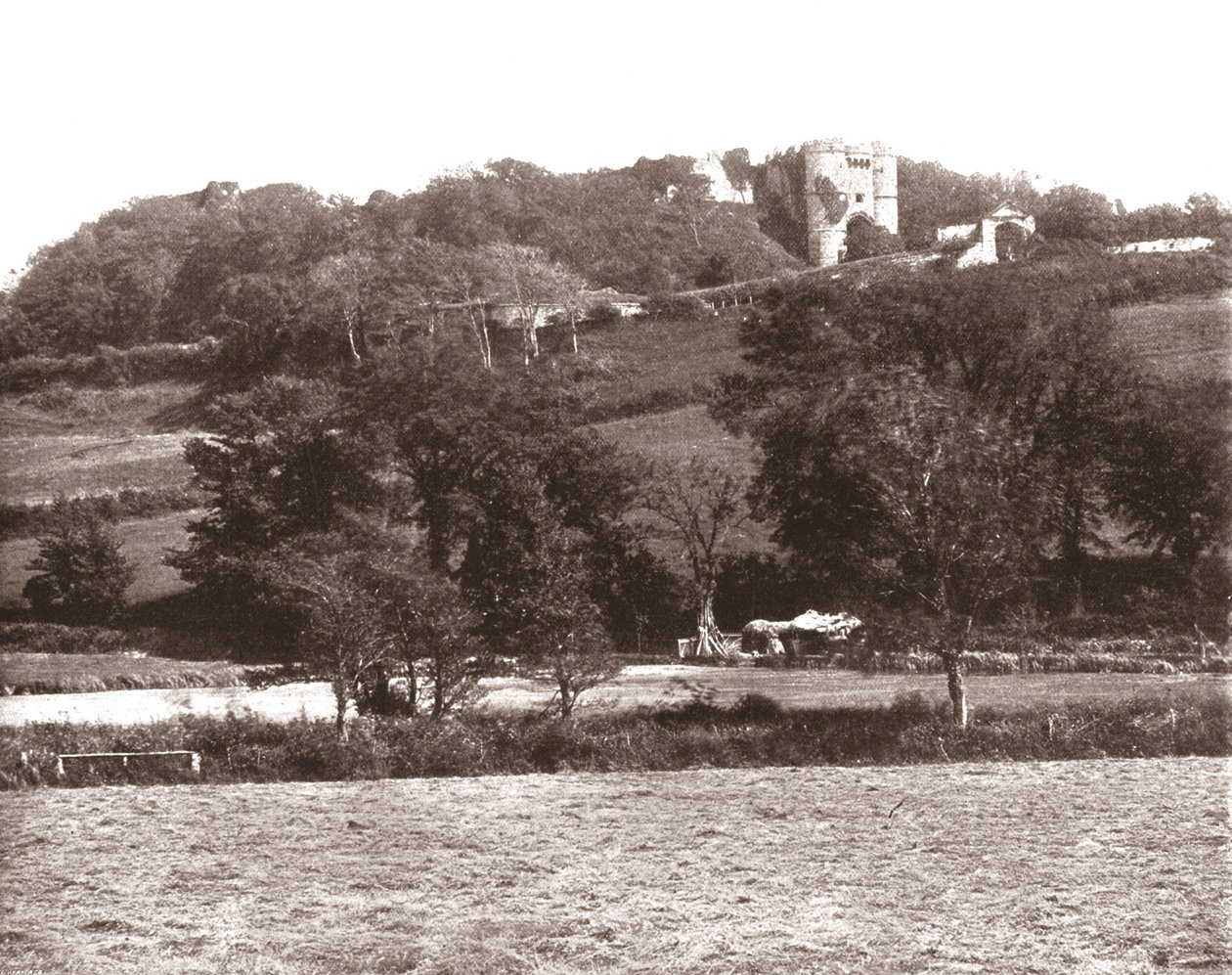 怀特岛纽波特的卡里斯布鲁克山（Carisbrooke Hill），1894年。 作者 不明