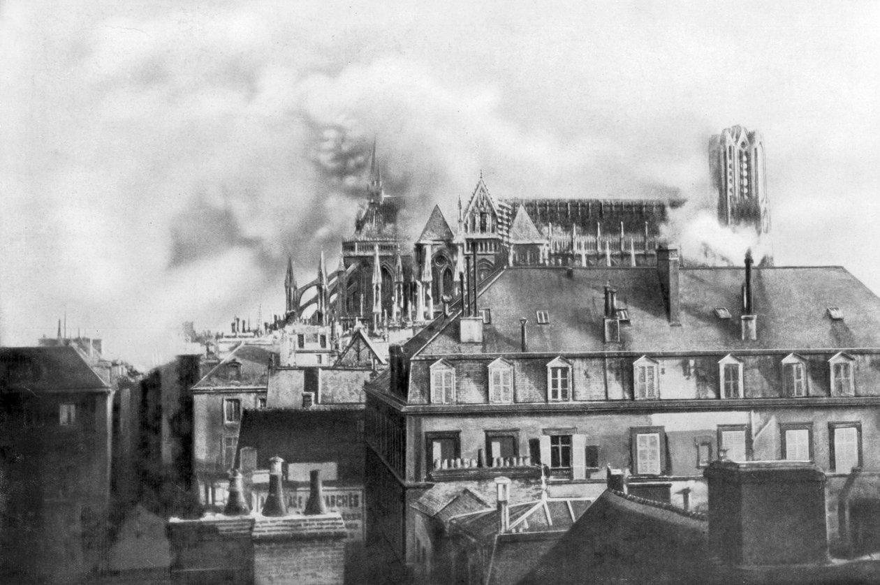 1914年法国炮击的兰斯大教堂起火 作者 不明