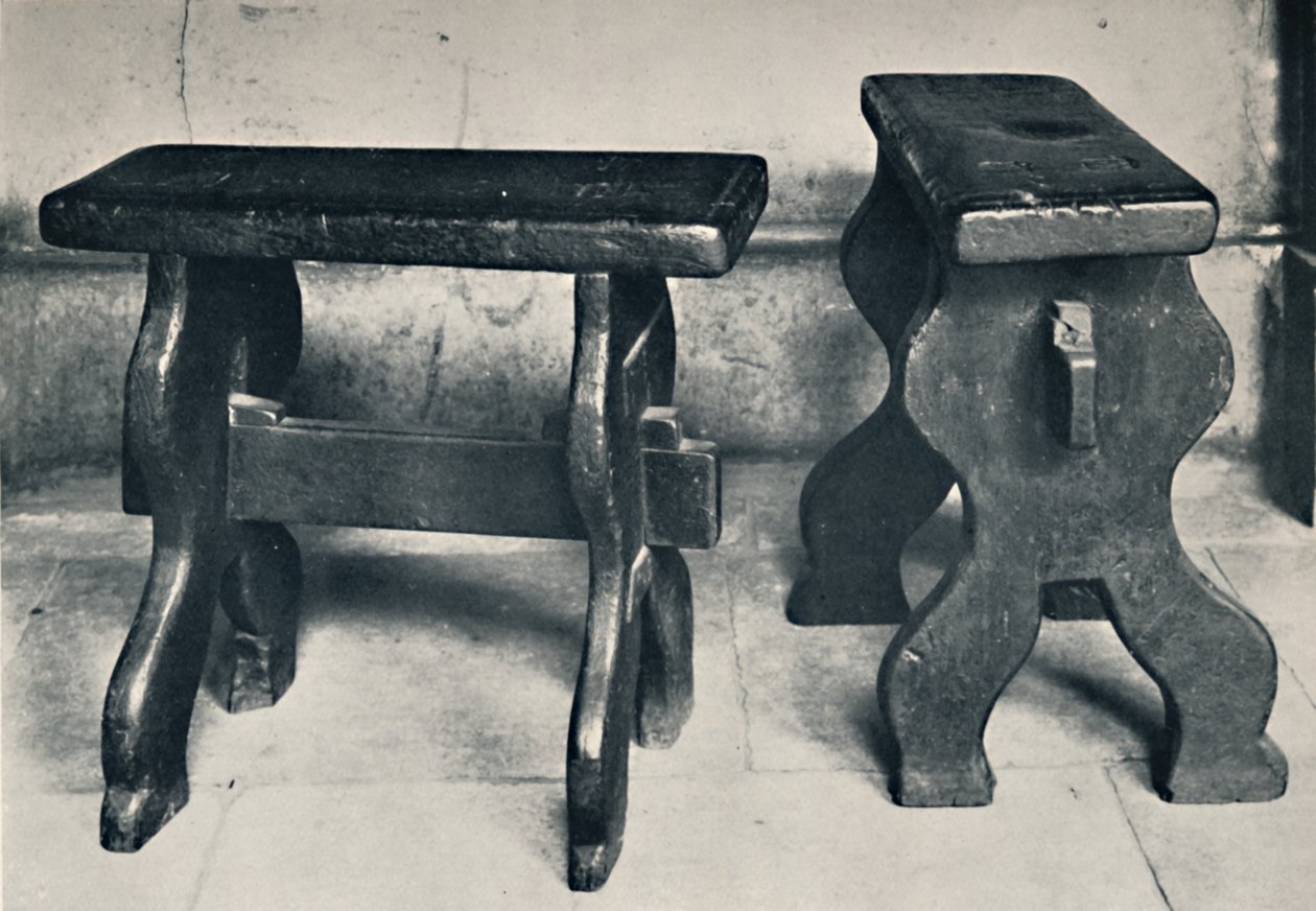 租船公司。现在保存在图书馆中的两个古代凳子，1925年 作者 不明