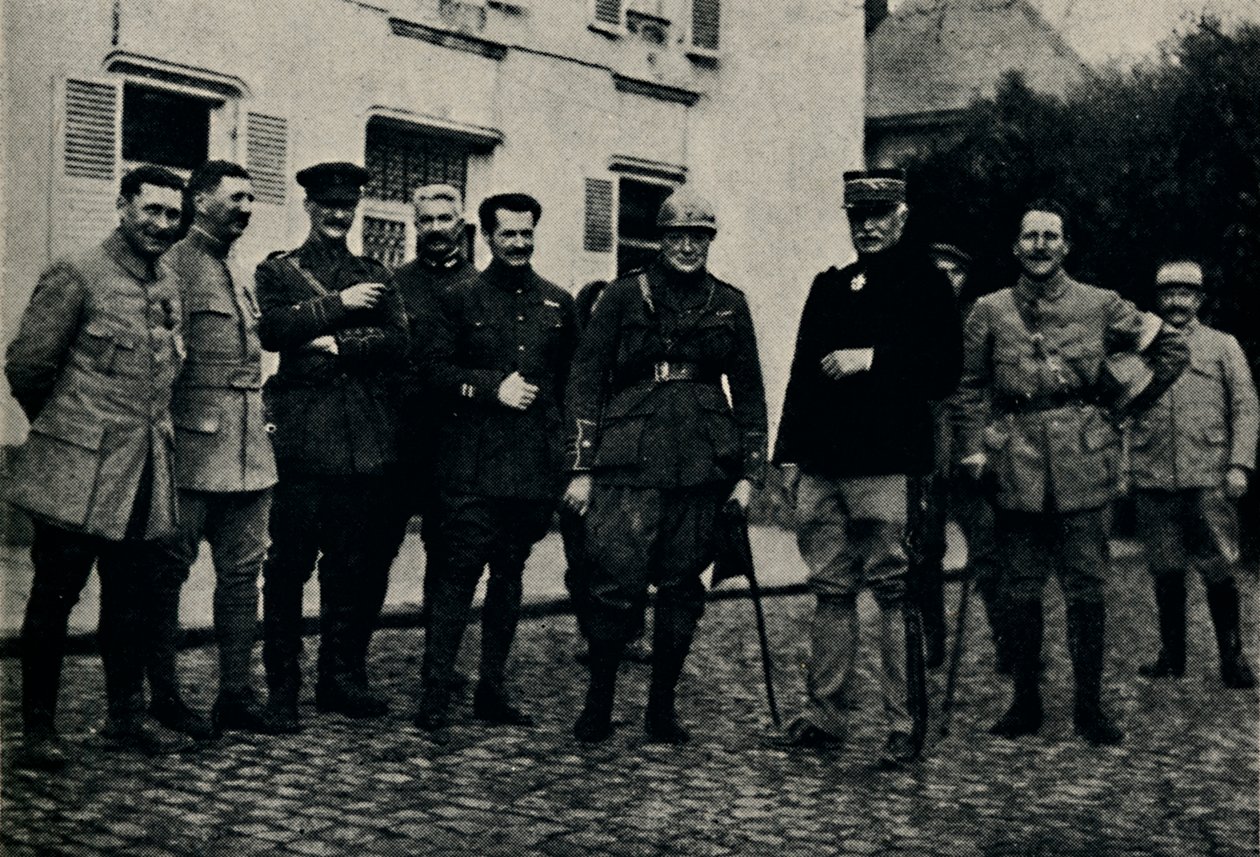 丘吉尔（Churchill）于1915年和1945年访问索姆河战场（Somme Battlefield）。 作者 不明
