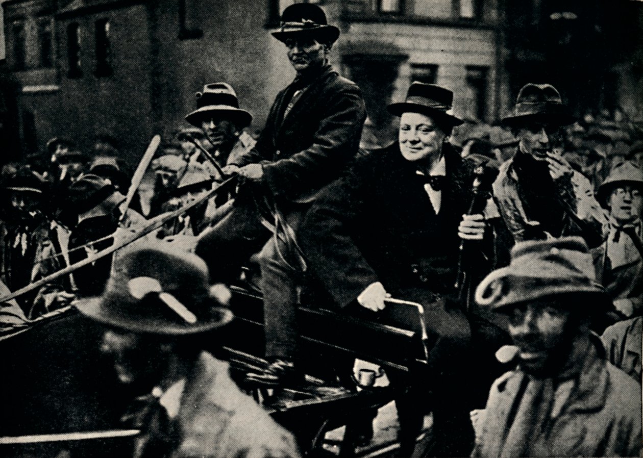 丘吉尔（Churchill）在贝尔法斯特（Belfast），1926年，1945年。 作者 不明