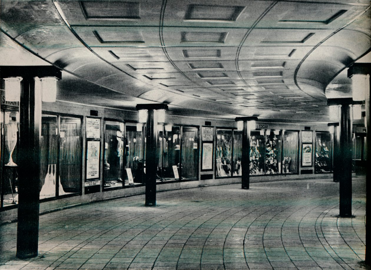 皮卡迪利广场站的流通区域，1929年 作者 不明