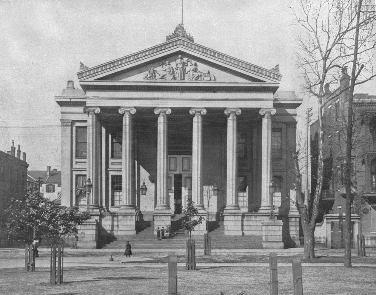 美国路易斯安那州新奥尔良市政厅，摄于1900年。 作者 不明