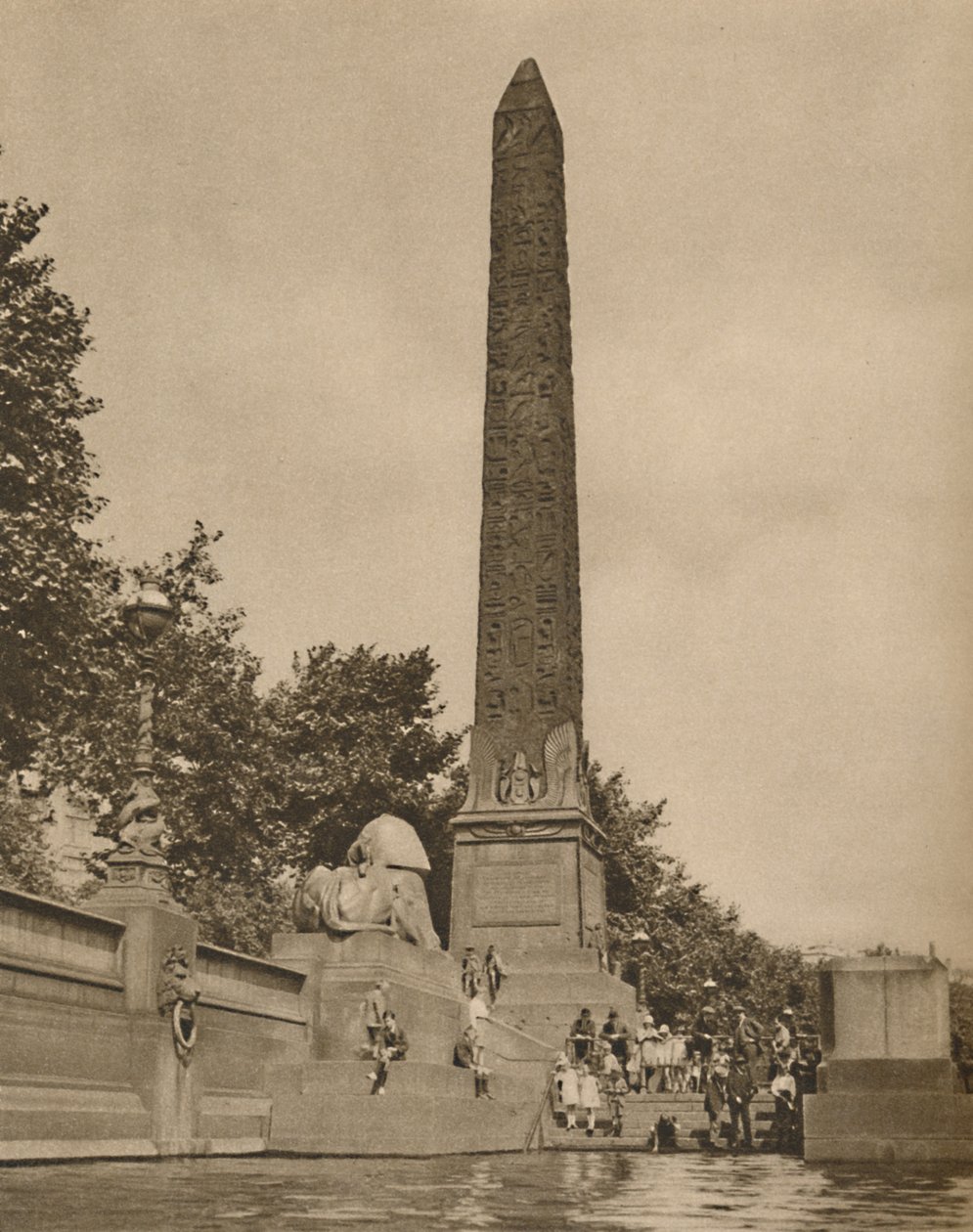 克娄巴特拉的针刺大约在克娄巴特拉诞辰一百四十年前（c1935）。 作者 不明