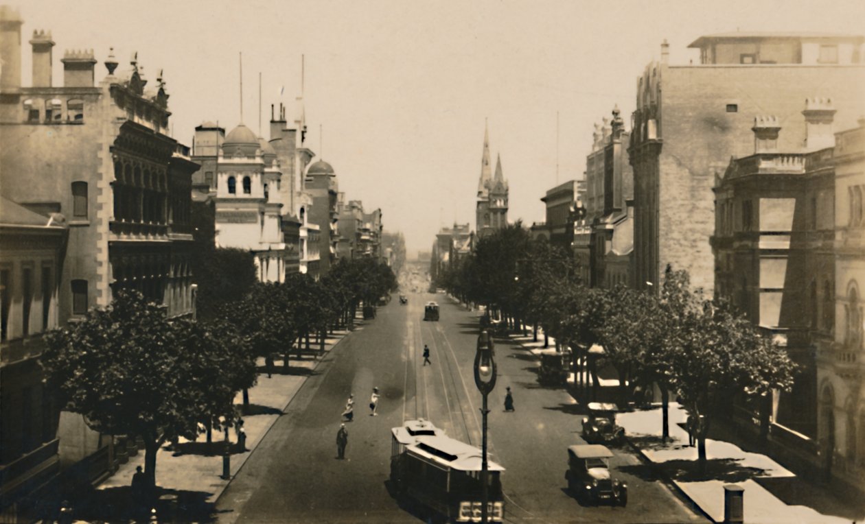 澳大利亚墨尔本柯林斯街（Collins Street），建于1920年代。 作者 不明