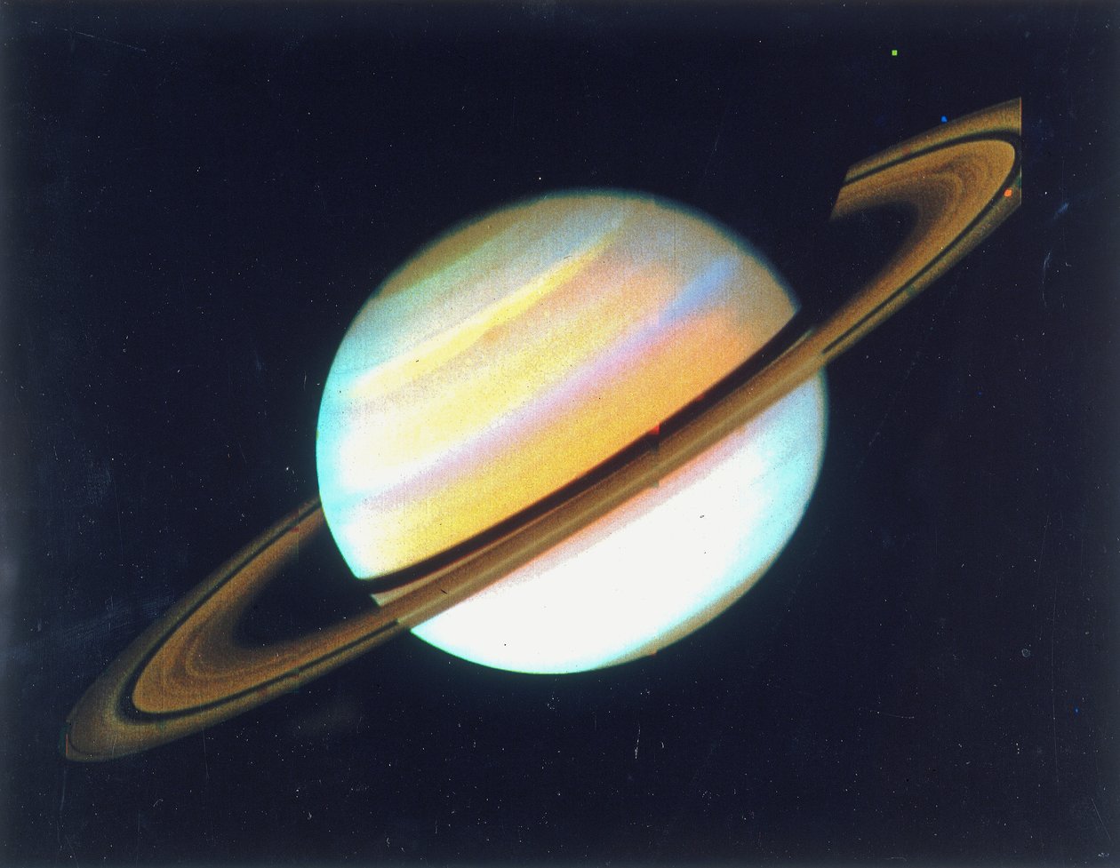 1980年土星的色彩增强视图 作者 不明