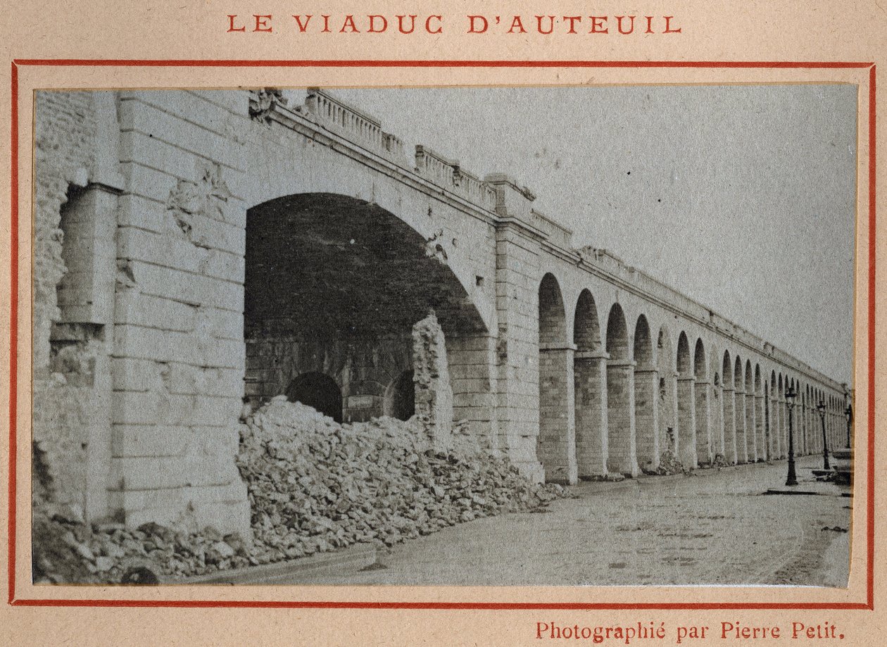 Commune de Paris (1871): view of the Auteuil viaduct in Paris in May 1871. Photograph of Pierre Pepetit. Print on cardboard, Dim. 9x5,4 cm 作者 不明