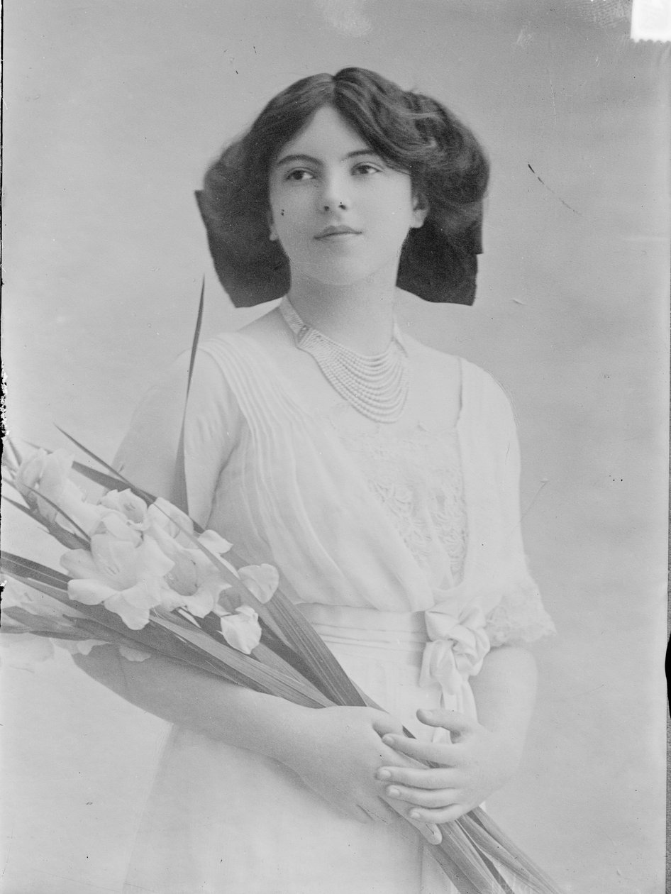伯爵夫人Nadejda Mikhailovna de Bags 1896-1963，约1915年 作者 不明