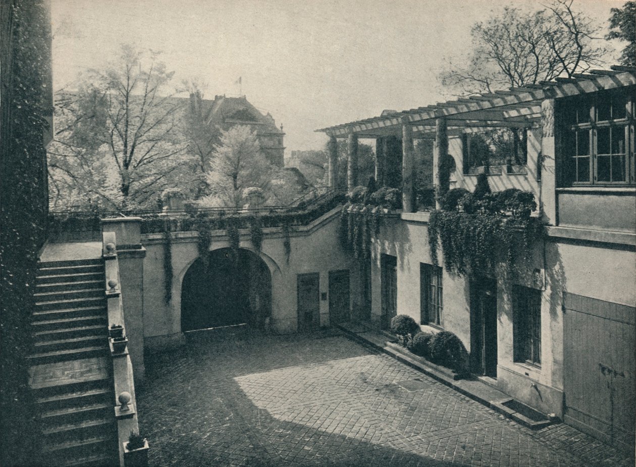 巴黎荣军院林荫大道13号私人住宅庭院。 Paul Huillard的改写，c1927 作者 不明