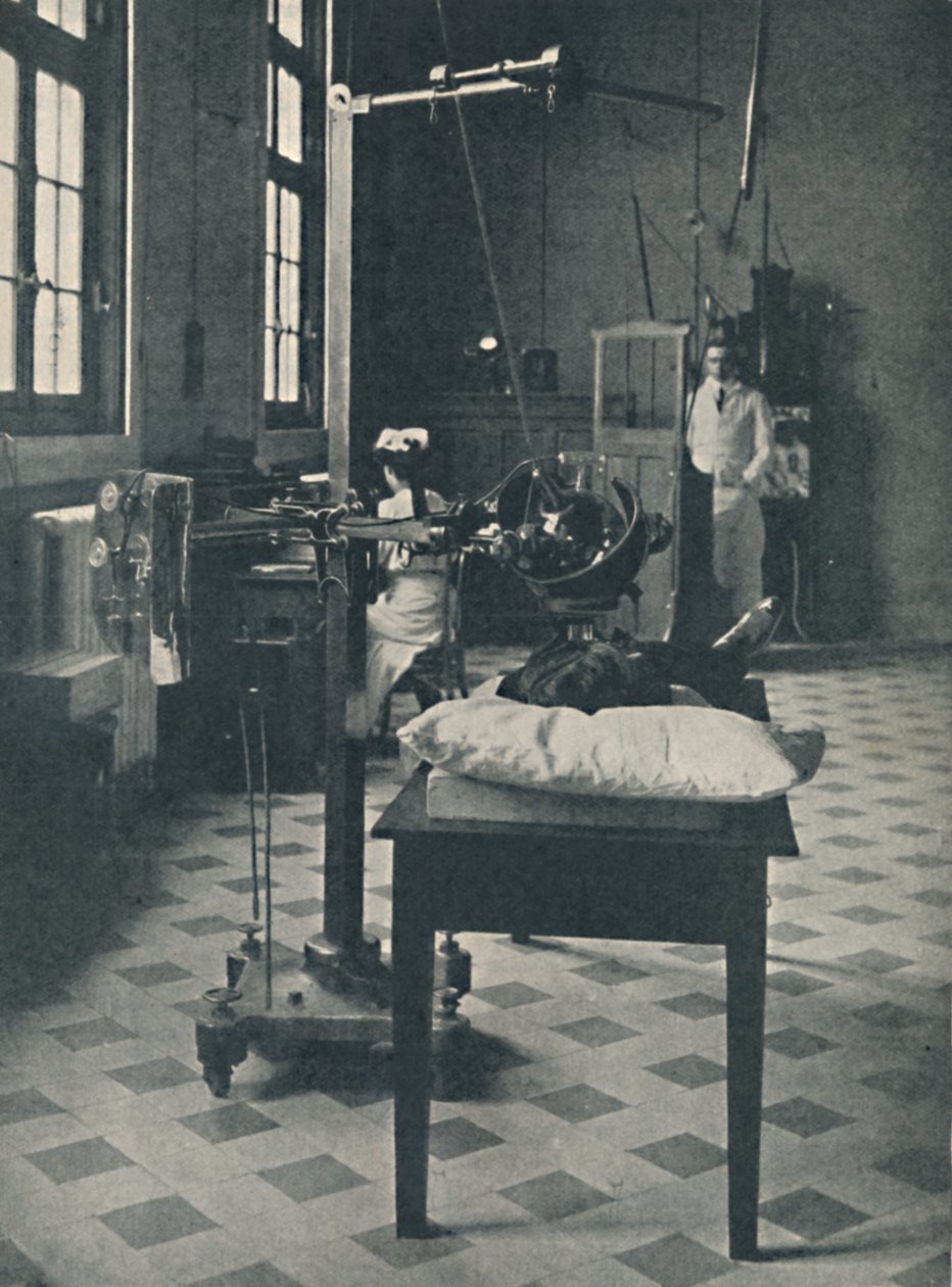 克鲁克斯，伦琴和芬森-使用奇妙的X射线仪器，c1925 作者 不明