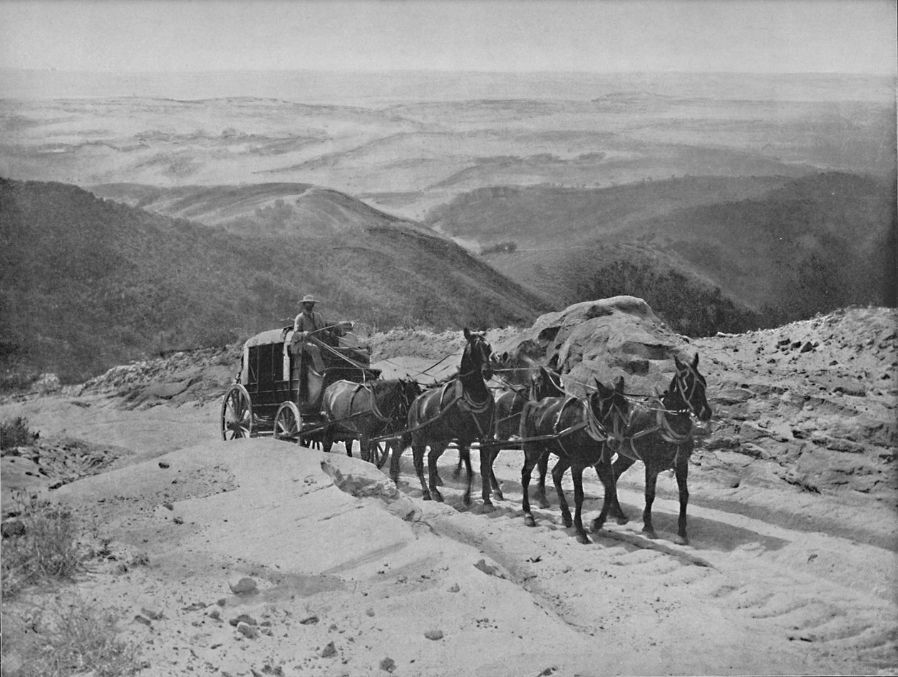 穿越加利福尼亚州圣马科斯山口，大约于1897年。 作者 不明