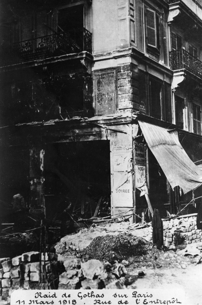 1918年3月11日，德国哥达轰炸机袭击巴黎后造成的损害 作者 不明