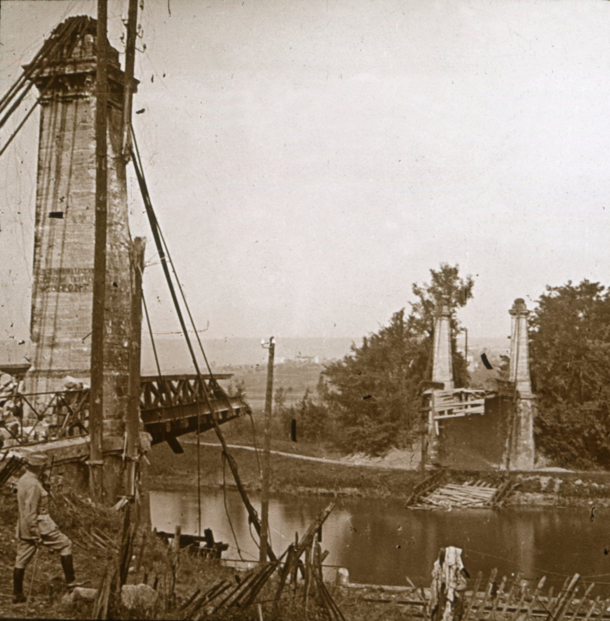 法国北部多曼斯损坏的桥，c1914-c1918 作者 不明