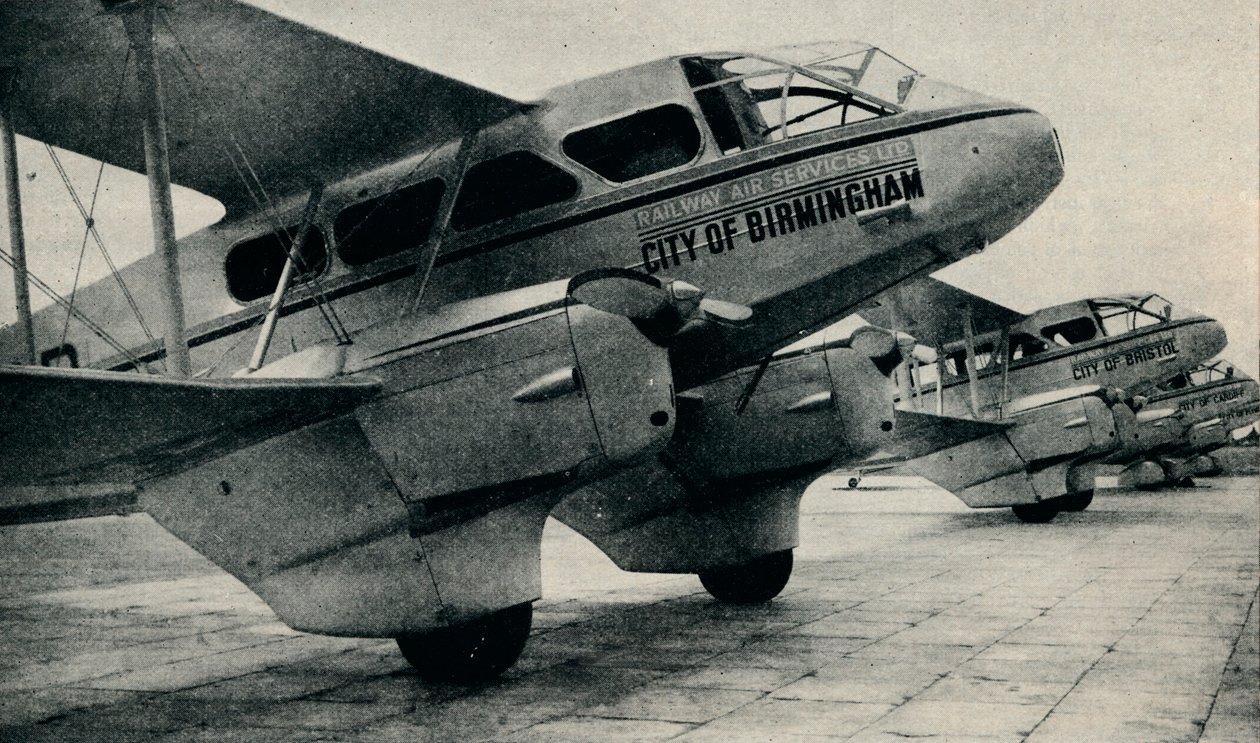 De Havilland DH89飞机在某些铁路航空服务路线上使用，c1934 c1937 作者 不明