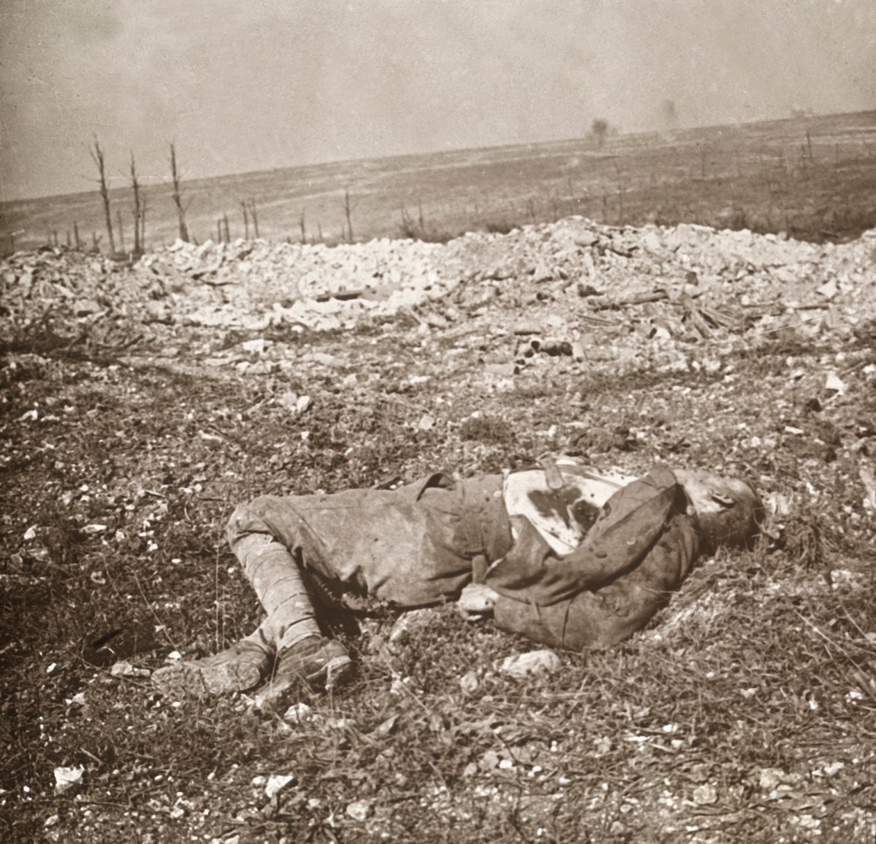 死的德国士兵，法国北部凡尔登，c1914-c1918。 作者 不明