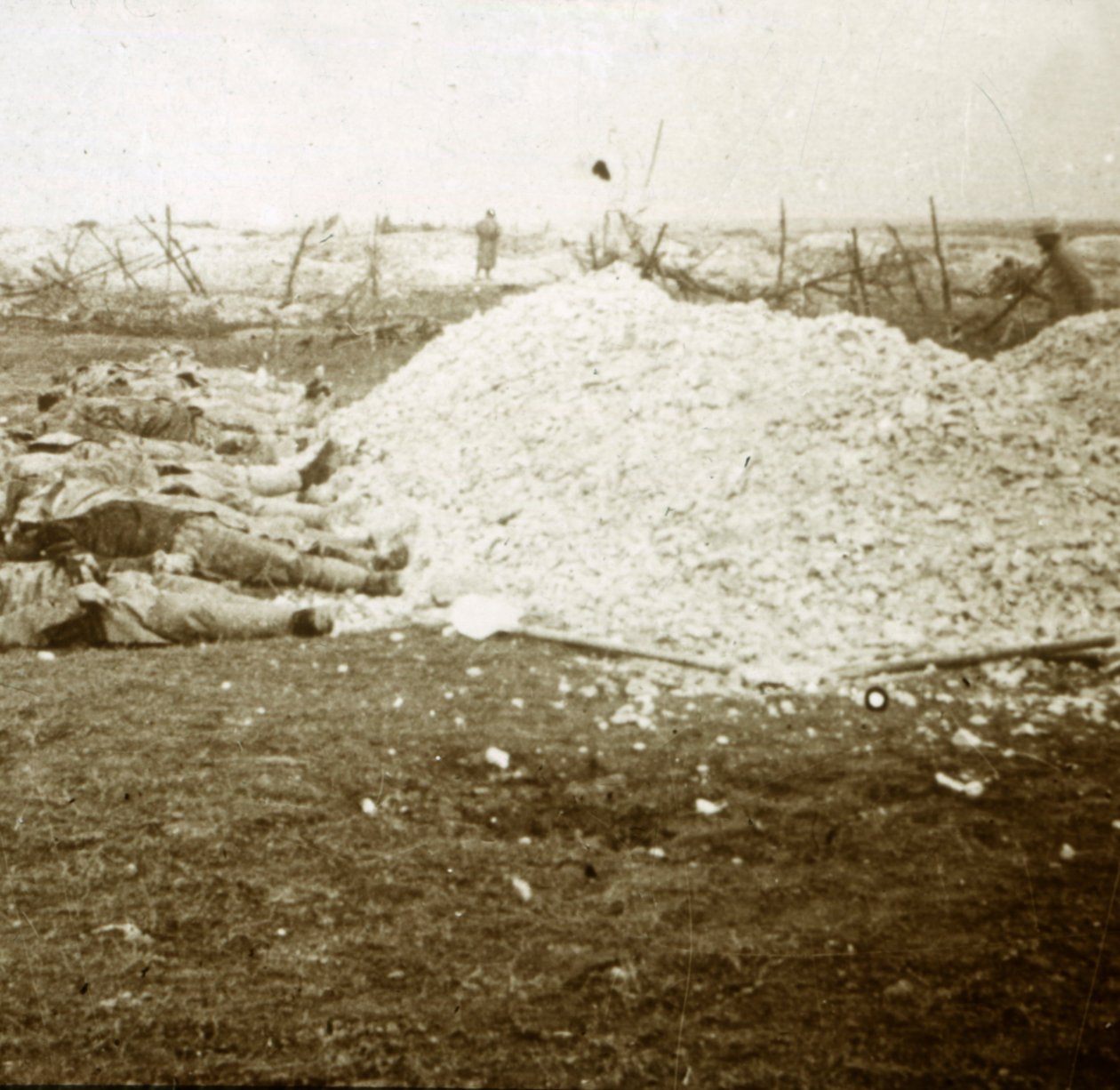尸体，法国北部苏安，1915年9月 作者 不明
