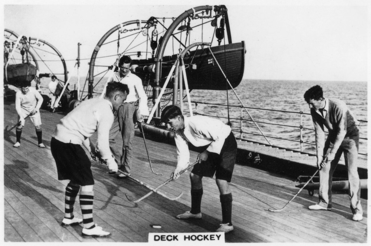 HMS Nelson战舰上的甲板曲棍球，1937年 作者 不明